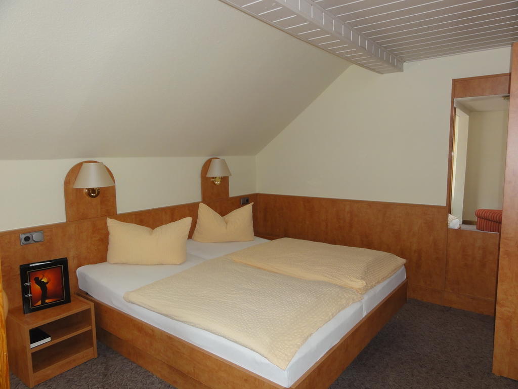 Hotel Garni Melchendorf Ερφούρτη Δωμάτιο φωτογραφία
