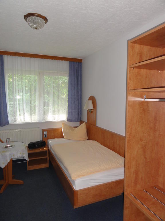 Hotel Garni Melchendorf Ερφούρτη Δωμάτιο φωτογραφία