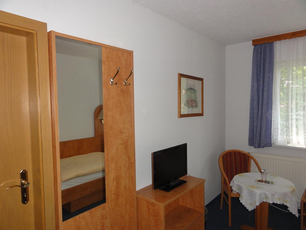 Hotel Garni Melchendorf Ερφούρτη Δωμάτιο φωτογραφία